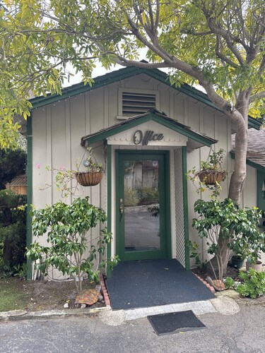Two Queen Bed Cottage