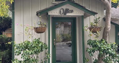 Two Queen Bed Cottage