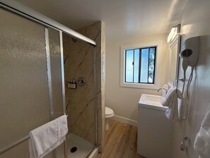 風筒、提供毛巾、番梘、洗頭水