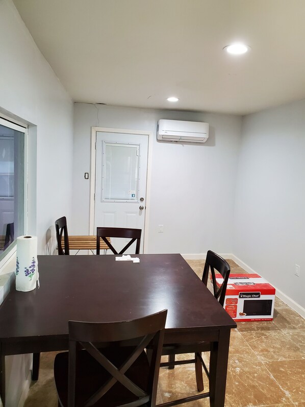 Dining - Brand new Modern one bedroom apt. 10 minute from airport (Humble)