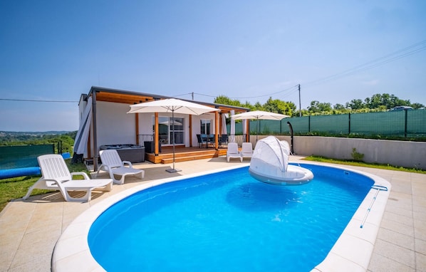 Pool - Beautiful home in Cerovacki Galovici with sauna (Cerovacki Galovici)