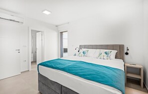 4 室のベッドルーム、旅行用ベビーベッド、WiFi (無料)、ベッドシーツ