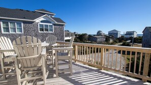 Outdoor dining - Semi-Oceanfront, Private Pool, Hot Tub, Ocean Views, Arcade, Dog-Friendly (Hatteras)