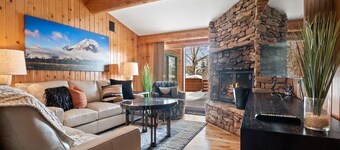 RMR: Eagle's Rest 10 Condo in Teton Village