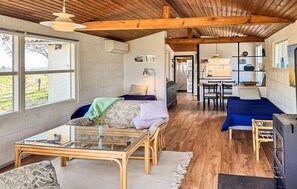 Fireplace, stereo - Awesome home in Samsø with WiFi (Samsø)