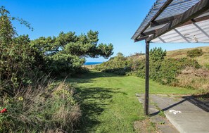 Property grounds - Awesome home in Samsø with WiFi (Samsø)