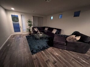 Smart-TV, peis, bøker og PC-skjermer