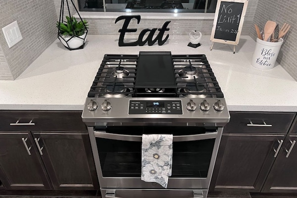 Kjøleskap, mikrobølgeovn, ovn og kokeplater