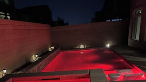 Pool - Contemporary home, 3952SF of living space, open floorplan w/pool on a cul-de-sac (Las Vegas)