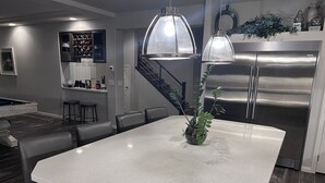 Dining - Contemporary home, 3952SF of living space, open floorplan w/pool on a cul-de-sac (Las Vegas)
