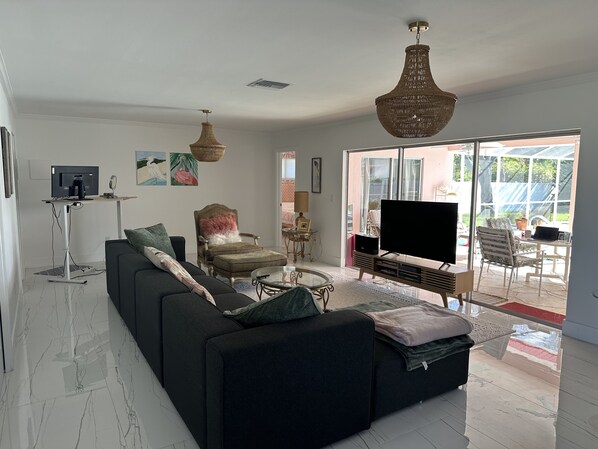 Smart TV, printers - Spacious Pool Home/ 1 mile to Barefoot Beach/ Fully Fenced Lot, Pets Stay Free (Bonita Springs)