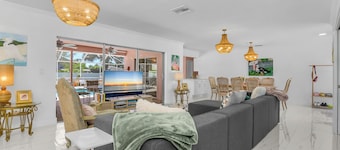 1 Min to Barefoot Beach - Heated Pool - Fully Fenced Lot