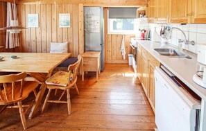 Fridge, stovetop, dishwasher, cookware/dishes/utensils
