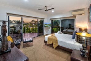 6 bedrooms, iron/ironing board, travel cot, free WiFi - Villa Tropica (Hamilton Island)