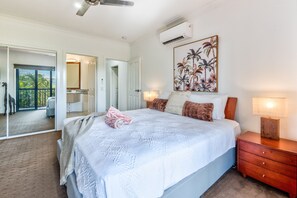 6 bedrooms, iron/ironing board, travel crib, free WiFi