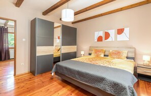 2 bedrooms, in-room safe, travel cot, free WiFi
