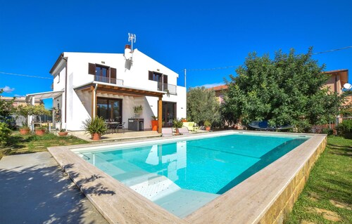 Stunning home in Trabia