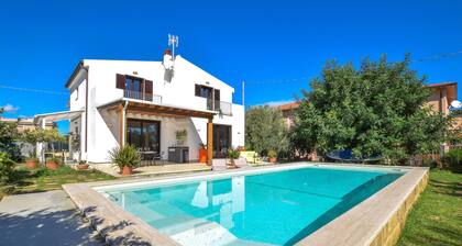 Stunning home in Trabia