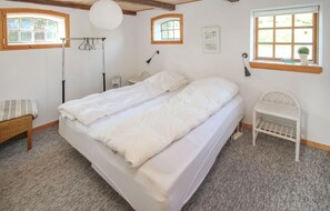 4 bedrooms, travel crib, free WiFi