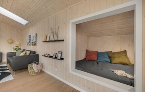 5 bedrooms, travel cot, free WiFi