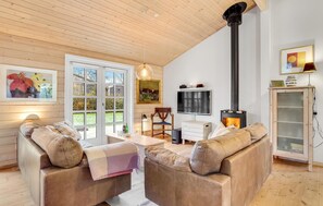 Fireplace - 3 bedroom gorgeous home in Slagelse (Slagelse)