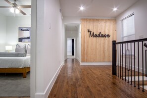 4 多间卧室、熨斗/熨衣板、旅行婴儿床、免费 WiFi