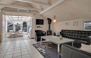 Smart TV, chimenea y futbolito 