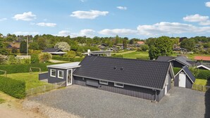 A residential area with houses, a well-maintained lawn, and a clear sky. - Gorgeous home in Hejls with WiFi (Hejls)