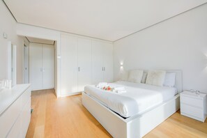 2 bedrooms, laptop workspace, iron/ironing board, free WiFi - Honeymoon With Stunning View (Lugano)