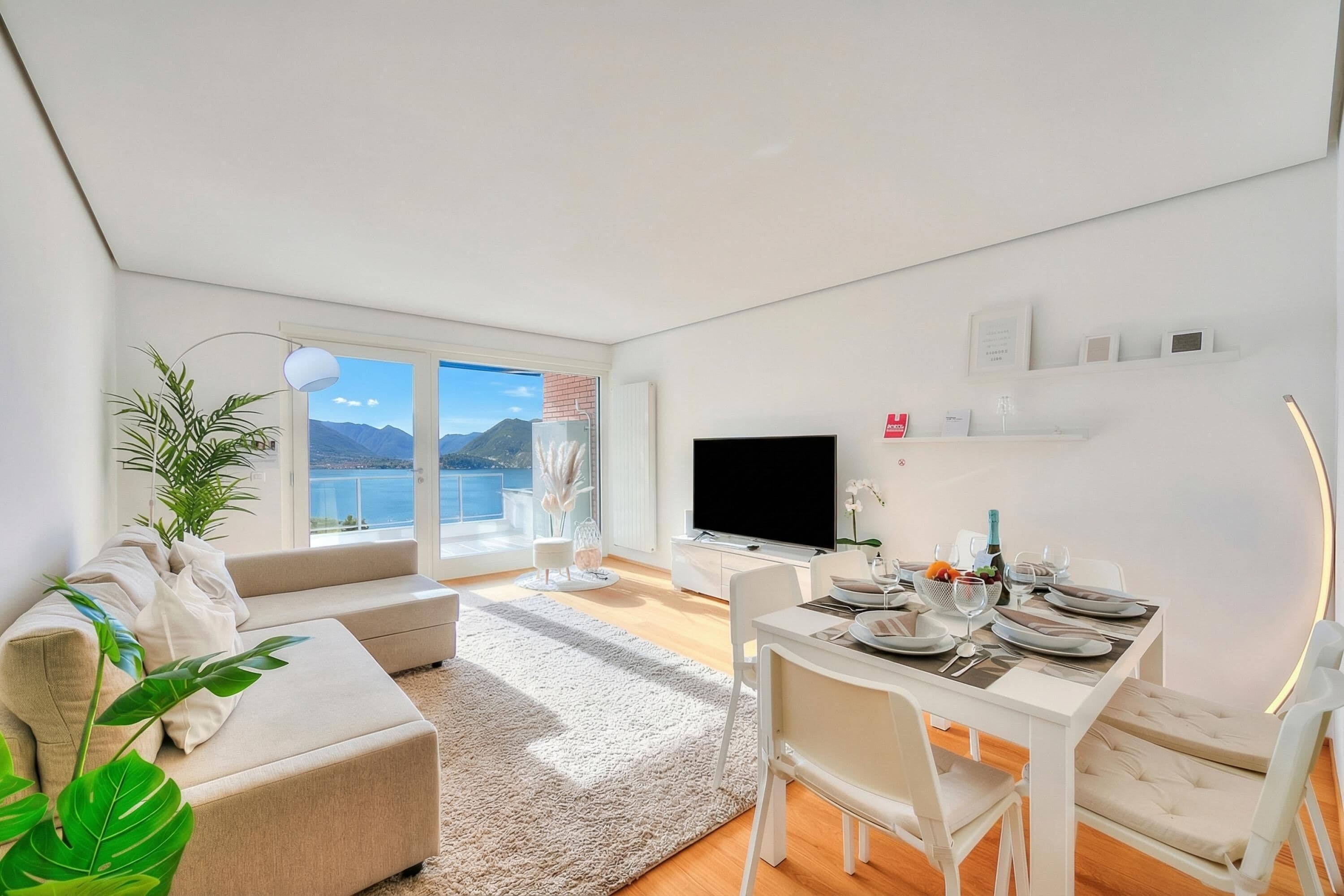 Familieleilighet, 2 soverom, 2 bad (Honeymoon with Stunning View) | Oppholdsområde | En 21-tommers Flatskjerm-TV med digitale kanaler