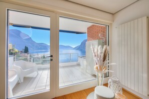 Interior - Honeymoon With Stunning View (Lugano)