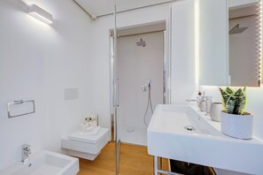 Familienapartment, Mehrere Schlafzimmer, 2 Bäder (Honeymoon with Stunning View) | Badezimmer