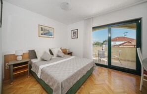 1 bedroom, free WiFi, bed sheets - Stunning apartment in Vodice with WiFi (Vodice)