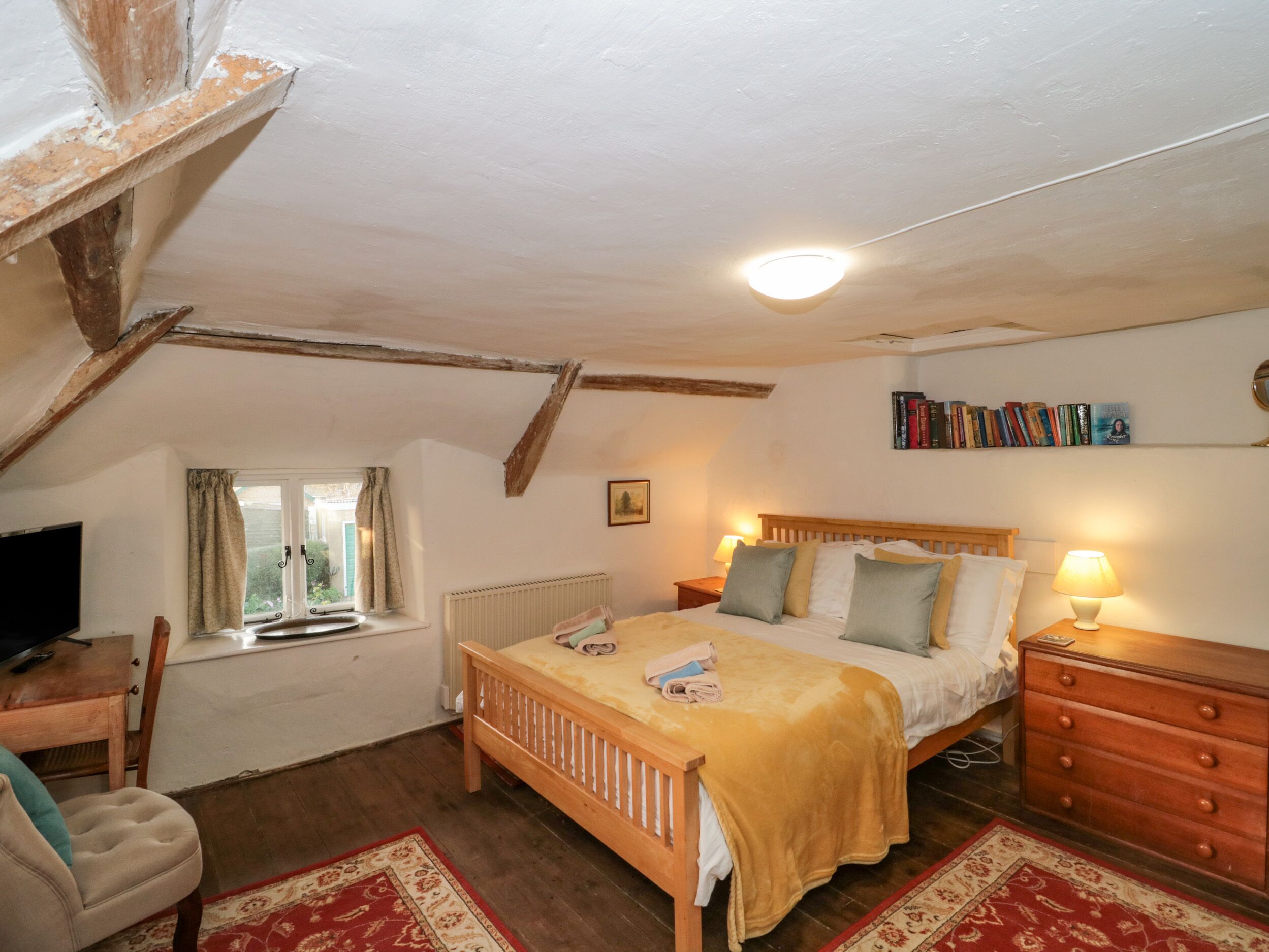 2 bedrooms, individually decorated, individually furnished, free WiFi