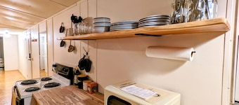 Cozy basecamp minutes from waterfalls, hiking and climbing