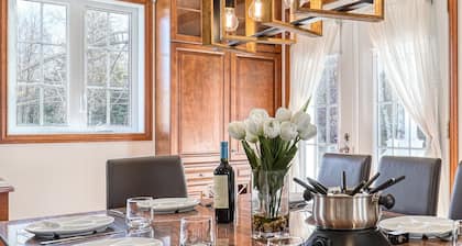 Magnificent Ranch-style estate with Spa, game room. 10min from Trois-Rivieres