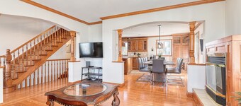 Magnificent Ranch-style estate with Spa, game room. 10min from Trois-Rivieres