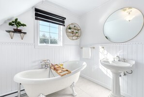 Shower, jetted tub, hair dryer, towels