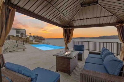 Luxury Lake House Private Pickleball Ct & Pool