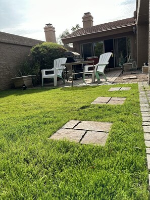 Outdoor dining - Old Town Scottsdale Home!! Minutes to Bars,Restaurants,Shops. (Scottsdale)