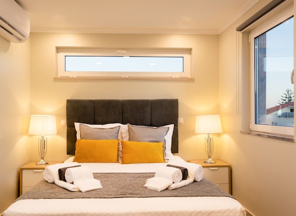 3 bedrooms, iron/ironing board, free Internet