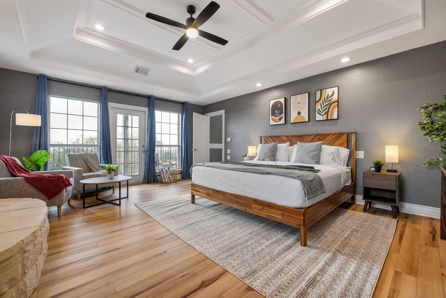 7 bedrooms, desk, iron/ironing board, travel cot