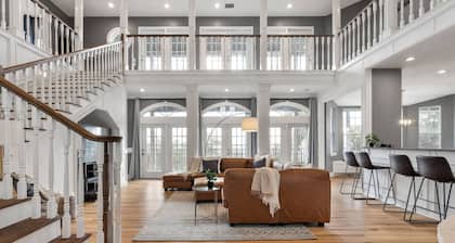 Pet-Friendly! Pool/Spa, Views, Arcade, EV Charger