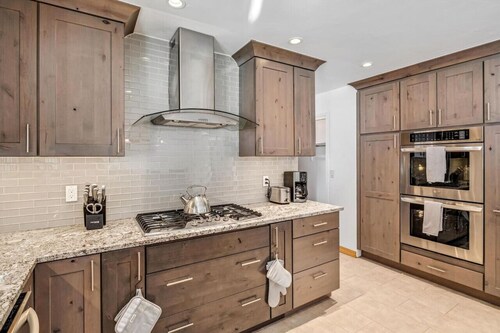 Spacious/Secluded 2 Acres Remodeled Walk To Willit