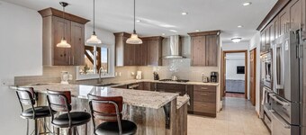 Spacious/Secluded 2 Acres Remodeled Walk To Willit