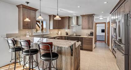 Spacious/Secluded 2 Acres Remodeled Walk To Willit