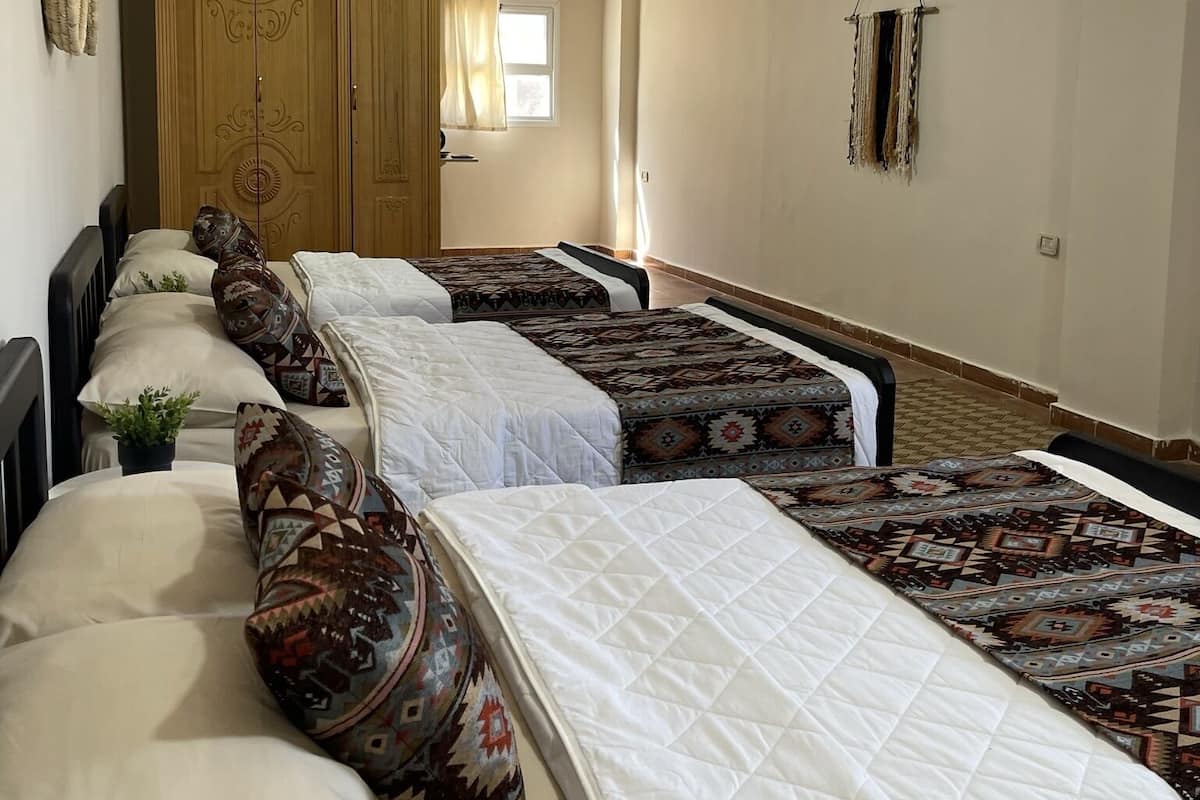 Chambre triple de base | Rideaux d’obscurcissement