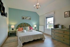 3 chambres, fer et planche à repasser, Wi-Fi gratuit