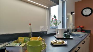 Réfrigérateur, micro-ondes, four, lave-vaisselle