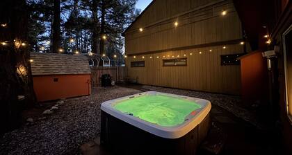 Modern Big Bear Cabin With Spa, BBQ & EV Charging On Site